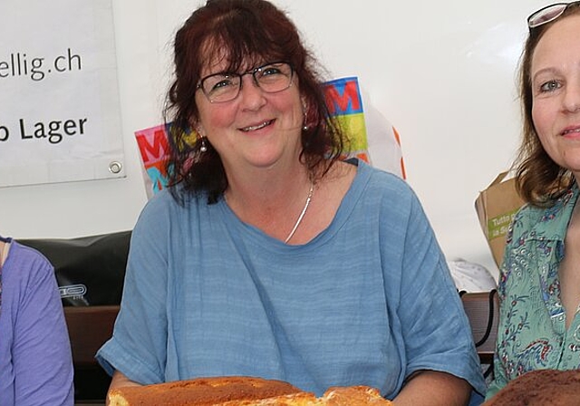 Vreni Gisler, Betty Egloff und Erika Mittner buken und verkauften Kuchen.
