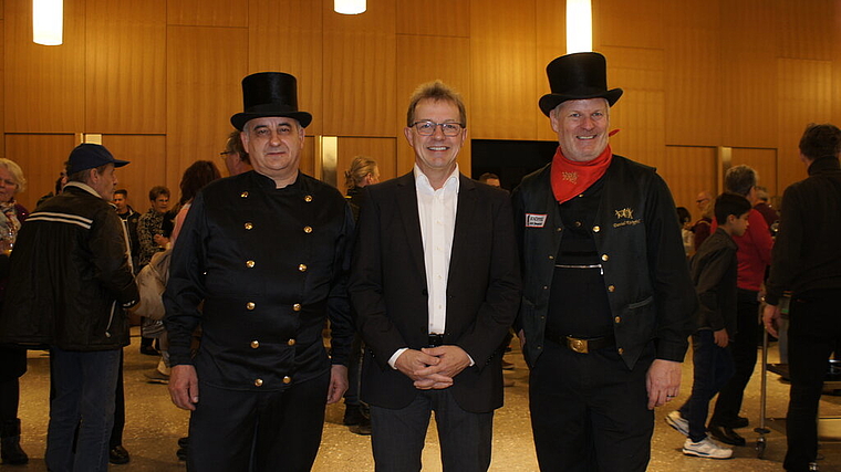 Neujahrsapéro: Ammann Martin Uebelhart (M.) mit Kaminfegermeister Walter Blatter (l.) und Daniel Knöpfel. Peter Graf