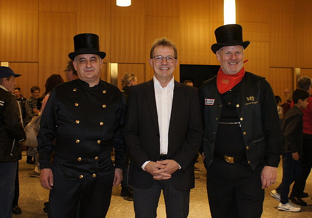 Neujahrsapéro: Ammann Martin Uebelhart (M.) mit Kaminfegermeister Walter Blatter (l.) und Daniel Knöpfel. Peter Graf