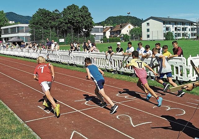 «De schnällscht Wettiger» Am 26. Juni sprinteten die schulpflichtigen Kinder um den traditionellen Titel. 
