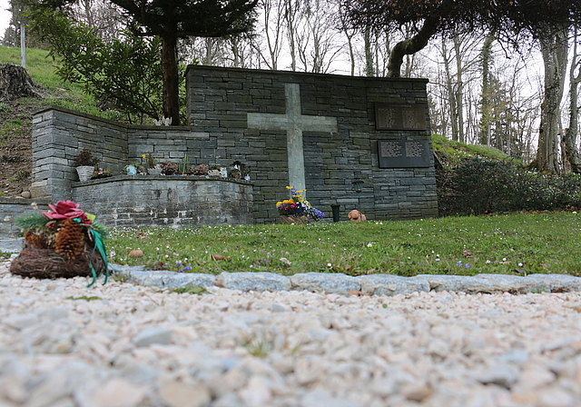 Das Gemeinschaftsgrab auf dem Friedhof ist fast voll. Deshalb soll es an einem neuen Standort erweitert werden. Melanie Bär