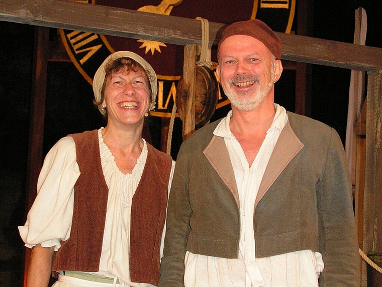 Ursula und Thomas Beusch im Stück «Die Teufelsuhr». Foto: grj