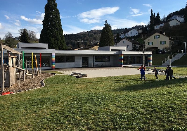 Der Doppelkindergarten Zelgli: Unter dem Gebäude sammelt sich immer wieder Wasser an. zVg
