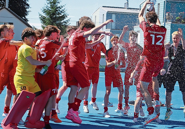 Es ist geschafft Die U-18-Jungs feiern ihren Titel. zVg