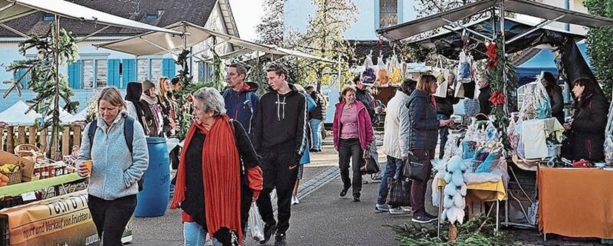 42 Stände laden am Samstag zum Flanieren ein.  Archiv/Gaby Kost