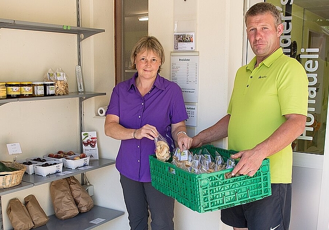 Brigitte und Felix Markwalder <em>haben im Sommer alle Hände voll zu tun mit ihrem Hofladen in Würenlos. Barbara Scherer</em>