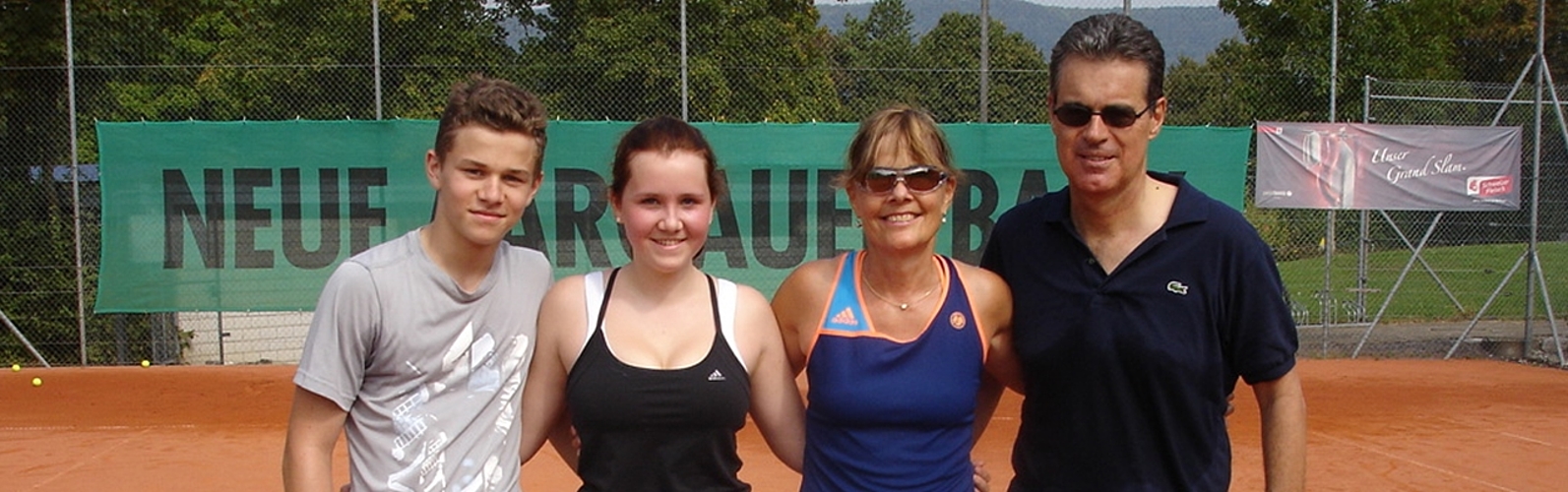 Finalisten im Mixed-Doppel Trost Simon Schmandt, Sina Weber, Anita und Rafael Paravicini.
