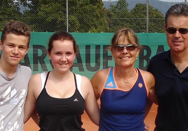 Finalisten im Mixed-Doppel Trost Simon Schmandt, Sina Weber, Anita und Rafael Paravicini.
