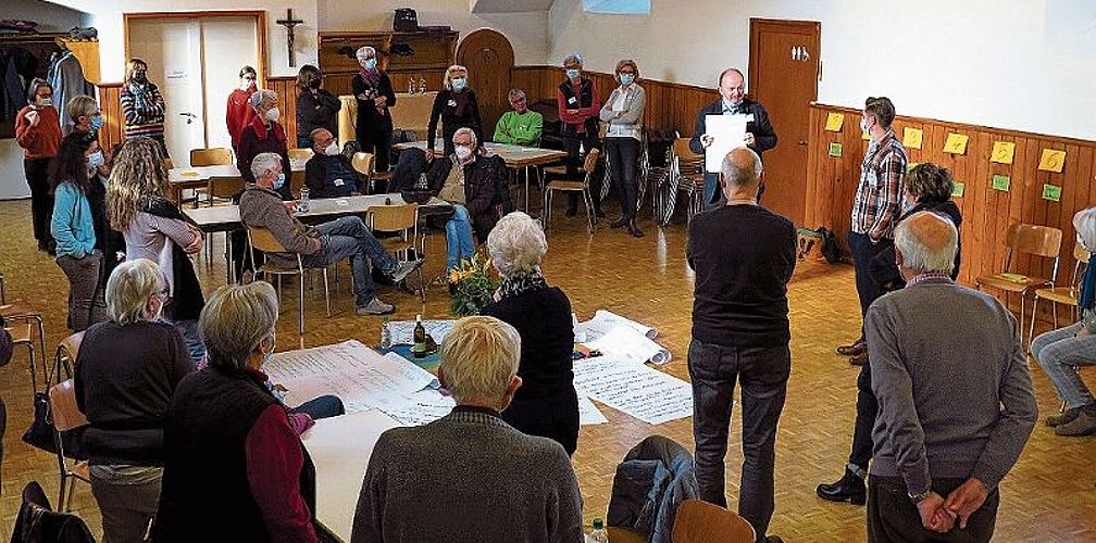 Pfarreiseelsorger Mario Stöckli ist zufrieden mit den Ergebnissen des Pfarreientwicklungstages der St. Maria in Würenlos. Lena Fischer