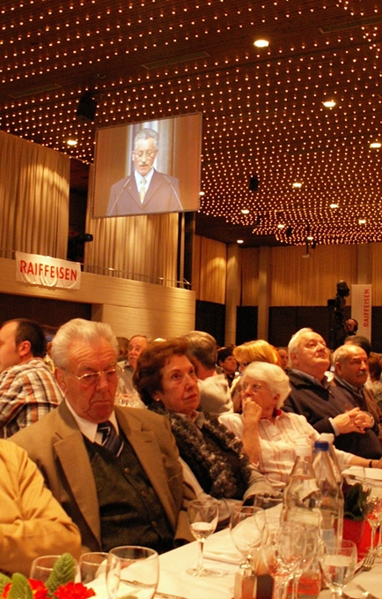 Verwaltungsratspräsident Roger Meier spricht zu über 1000 Genossenschafterinnen und Genossenschaftern. Foto: ska
