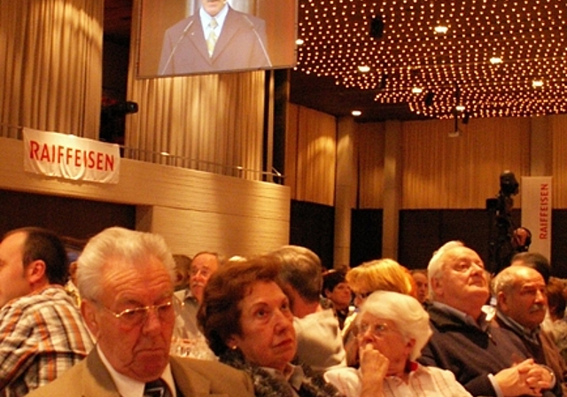 Verwaltungsratspräsident Roger Meier spricht zu über 1000 Genossenschafterinnen und Genossenschaftern. Foto: ska
