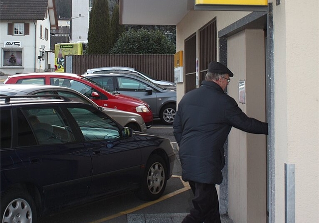 Die Poststelle an der Bahnhofstrasse 1 wird nicht nur von Killwangenern rege frequentiert. Foto: bär