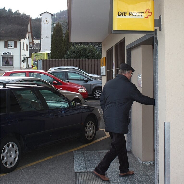 Die Poststelle an der Bahnhofstrasse 1 wird nicht nur von Killwangenern rege frequentiert. Foto: bär