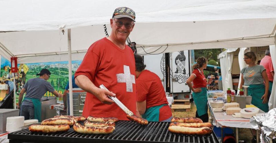 Grilleur Andreas Oberholzer hat viel zu tun. gk