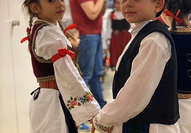 Mia und Viktor tanzen in der jüngsten Gruppe vom Kud Kolo Baden. Die Aufnahme stammt von 2019. Damals waren sie fünf Jahre alt.  zVg