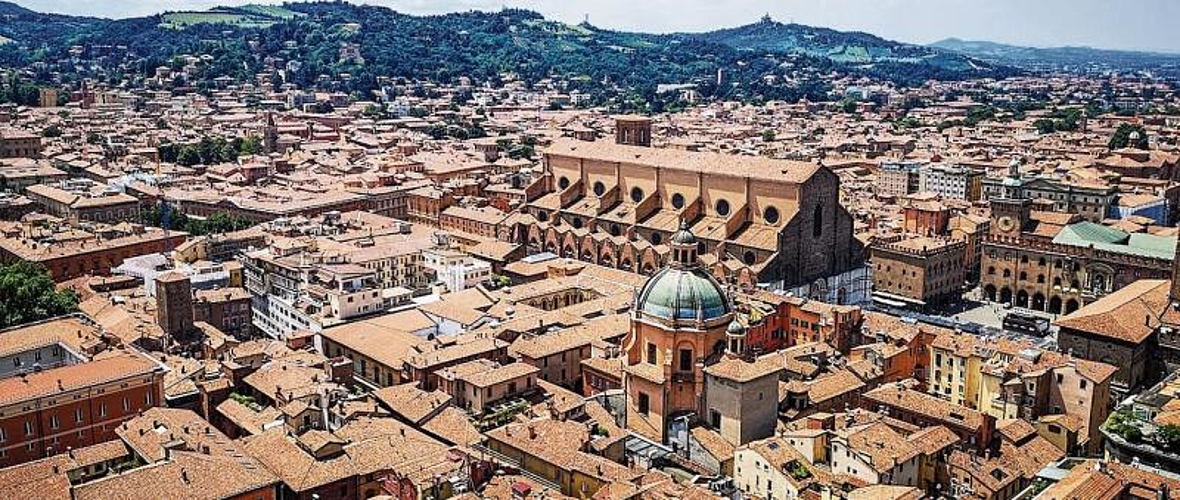 Imposant: Blick auf die Stadt von der Spitze des Torre degli Asinelli. pn