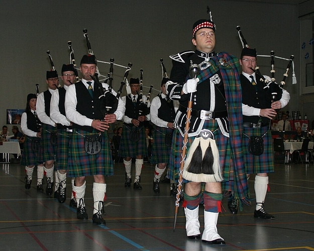 Pipes and Drums of Zurich bei ihrem Auftritt. Fotos: ska
