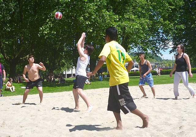 Volleyballturnier auf dem Beachvolleyballfeld im Schwimmbad Tägi. Foto:zVg 