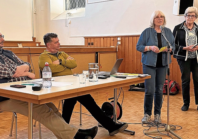 Der Verein Alterszentrum Würenlos will künftig Nachbarschaftshilfe anbieten: Rosmarie Meier (Zweite von rechts) gab Einblick in ihre Arbeit bei der Genossenschaft KISS Region Baden, die in 24 Gemeinden Nachbarschaftshilfe organisiert.Sibylle Eglo