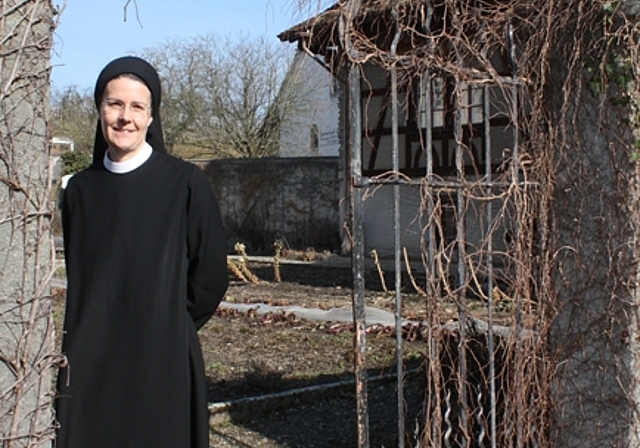 Priorin Irene Gassmann in ihrem Zuhause, dem Kloster Fahr. Foto: bär
