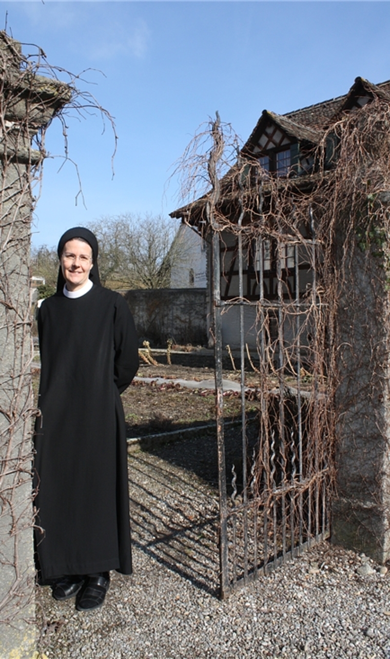 Priorin Irene Gassmann in ihrem Zuhause, dem Kloster Fahr. Foto: bär
