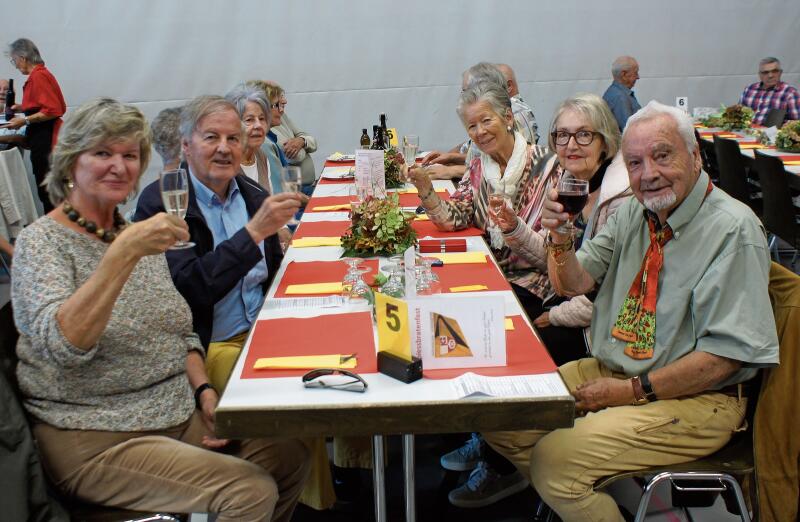 Mittagessen in geselliger Runde.Peter Graf