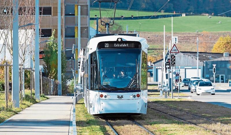 Die Limmattalbahn gehört zu einem der Bereiche, die im Gesamtverkehrskonzept untersucht werden. sbi