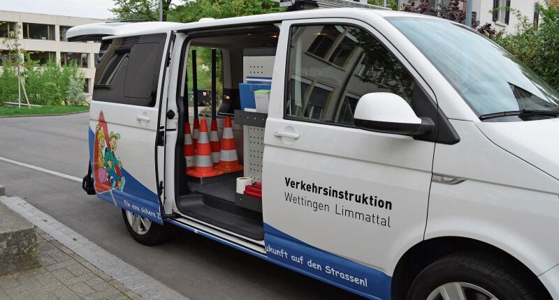 Für die Verkehrsinstruktion im Einsatz: Das umgebaute alte Dienstfahrzeug. Irene Hung-König