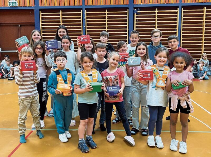 Die Kinder freuen sich über den gelungenen Sporttag.  zVg