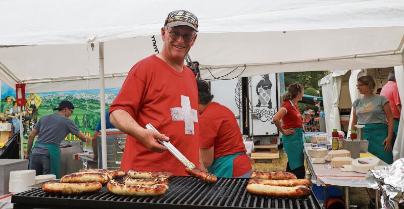 Grilleur Andreas Oberholzer hat viel zu tun. gk