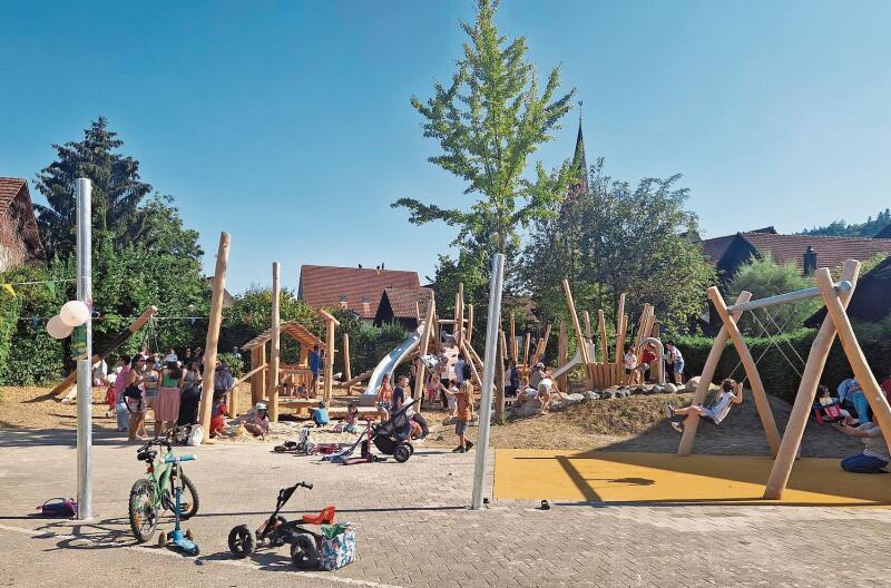 Der sanierte Spielplatz Kreuzplatz bei der Einweihung im Sommer 2024. zVg/Gemeinde Spreitenbach