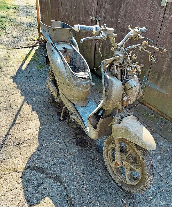 Versprüht keine Italianità mehr: Vespa im Schlamm-Look.Romi Schmid