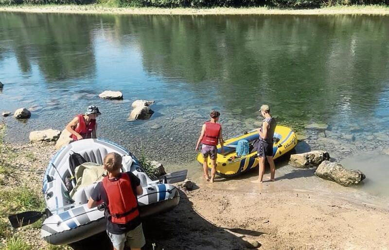 Wettinger Bezirksschüler säubern die Limmat für ihre Abschlussarbeit.zVg