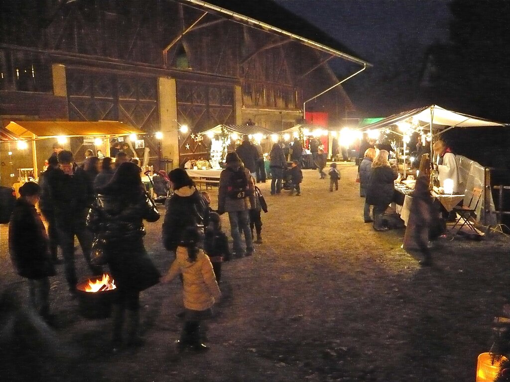 In vorweihnachtlichem Glanz präsentierte sich die Zentrumsscheune.