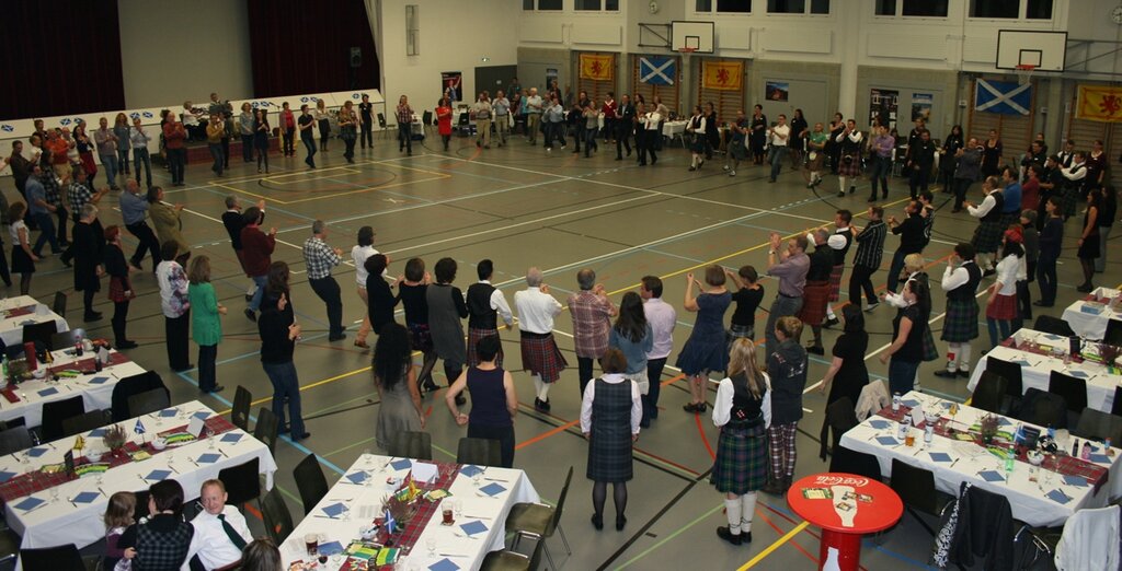 So sieht es aus, wenn knapp 200 Personen das Tanzbein schwingen.
