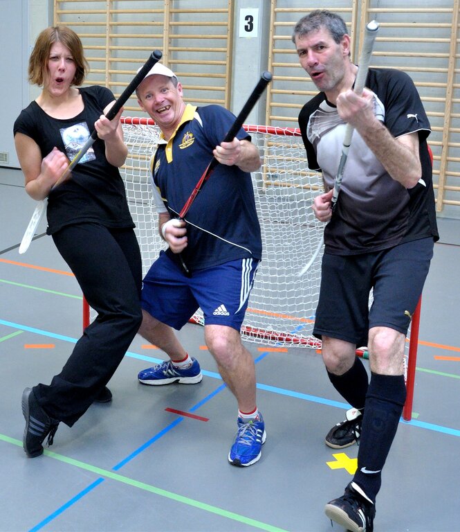 Sabine Möckel (vorne r.) mit ihrem Team, stehend, v.l.: Jannik Meier, Jeremy Cormuz, Dario Wüthrich, vorne, v.l.: Dennies Miolo, Manuel Holenweger, Ivo Wander.