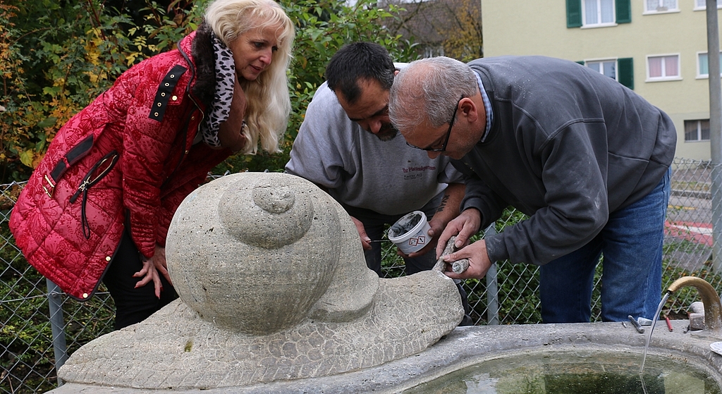 Montage: Sonya Mittner, John Schlotterbeck und Enrico Rodriguez (v. l.)Kleber gibt zusätzlich Halt.Fühler mit Stahlgewinde.