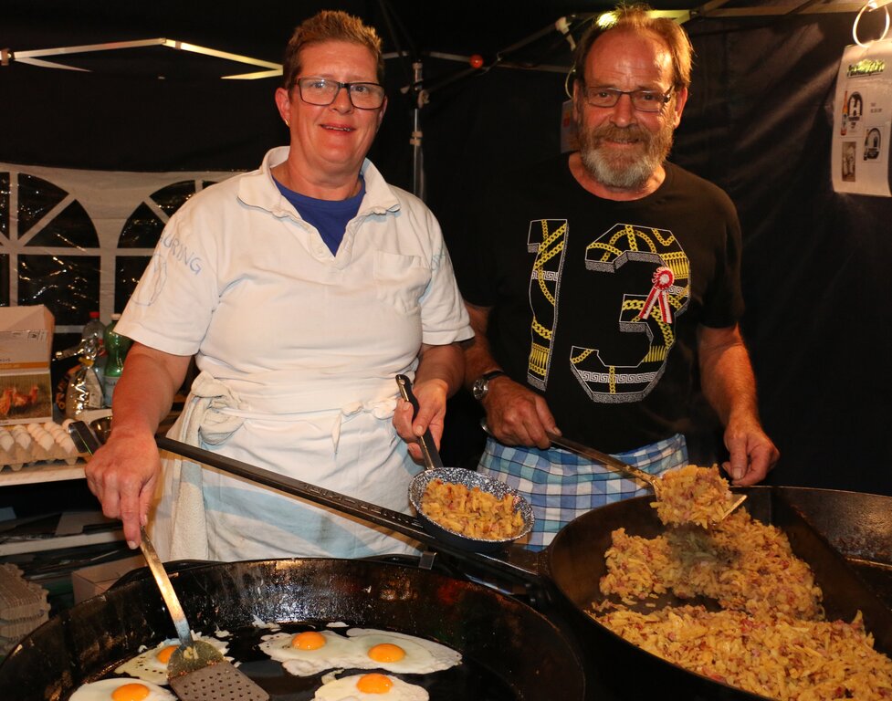 Ruedi Kägi und Dagmar Seeberger (l.) in der «Villa Wahnsinn». Fotos: bär
