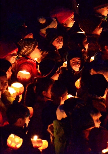 Grossandrang beimRäbeliechtli-Umzug.Fotos: zVg
