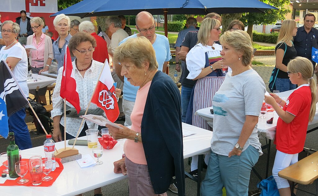 Nationalhymne Die Würenloser Festgemeinde singt gemeinsam.
